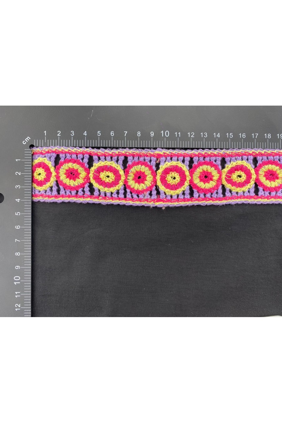 Mor-Pembe-Sarı Tığ İşi Bant, 4 cm