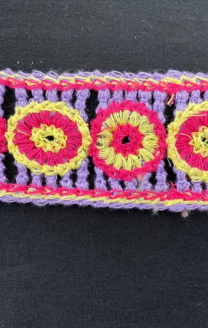 Mor-Pembe-Sarı Tığ İşi Bant, 4 cm