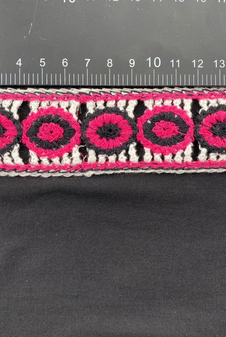 Şerit İthal Bant Tığ İşi Siyah-Pembe-Beyaz 4 CM