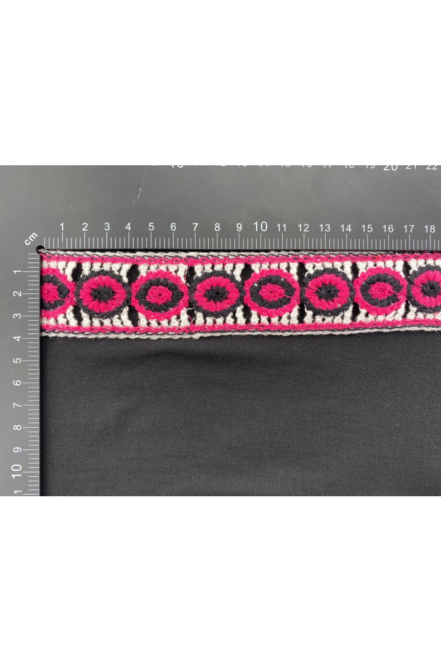 Şerit İthal Bant Tığ İşi Siyah-Pembe-Beyaz 4 CM