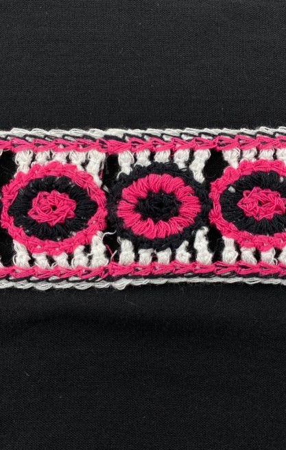 Şerit İthal Bant Tığ İşi Siyah-Pembe-Beyaz 4 CM