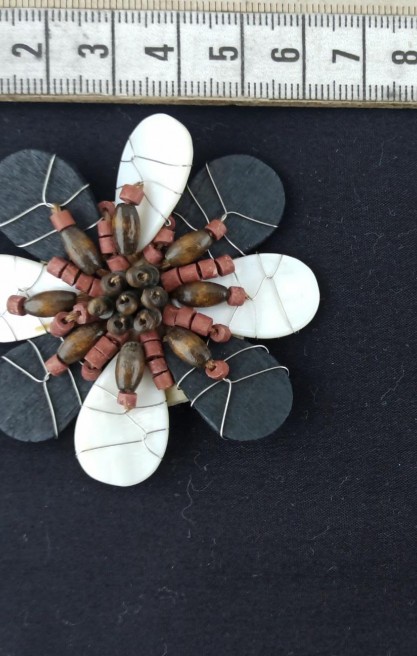 Siyah-Beyaz İthal Broş Aksesuar