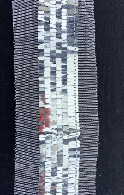 Beyaz Mesh Üzeri Gümüş Pullu Bant, 3.5 cm