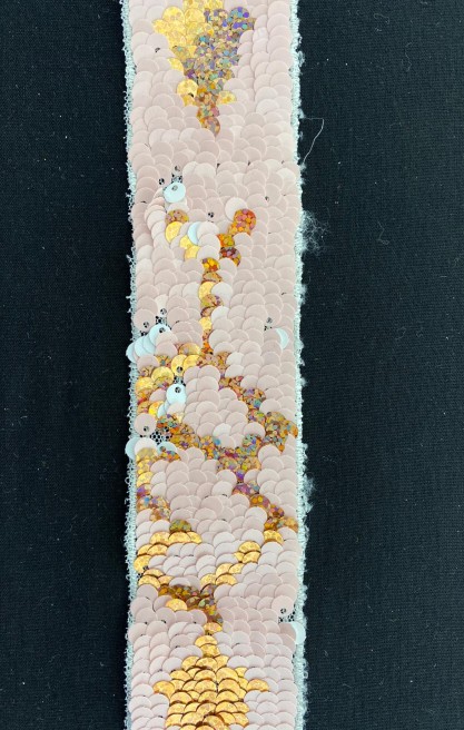 Beyaz Mesh Üzeri Pembe-Şampanya Pullu Bant, 4 cm