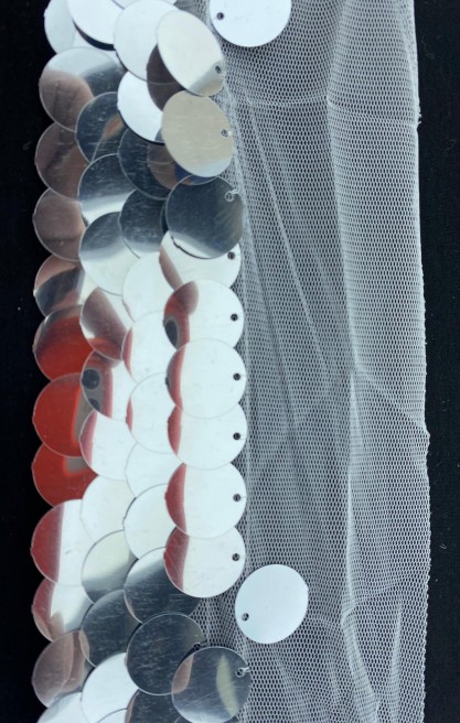 Gümüş Pullu Beyaz Tül Üzeri Şerit, 4.5 cm