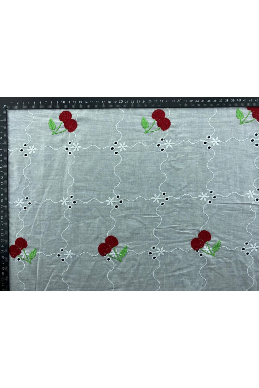 Kırmızı-Yeşil Çift Çiçek Nakışlı Kasar Brode Kumaş - 135 cm