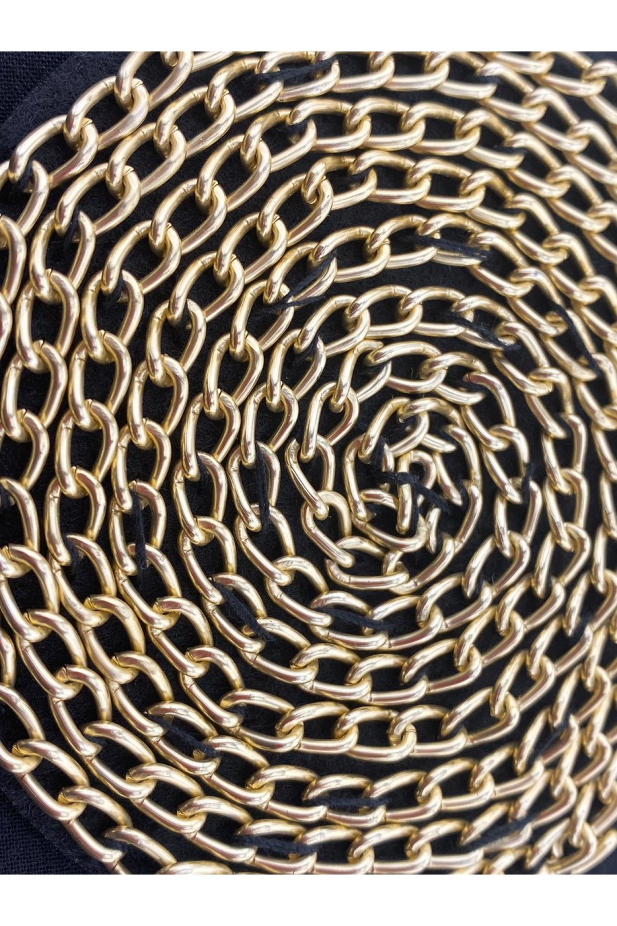 1233-ADET Gold Zincir Detaylı Broş – Şık Aksesuar