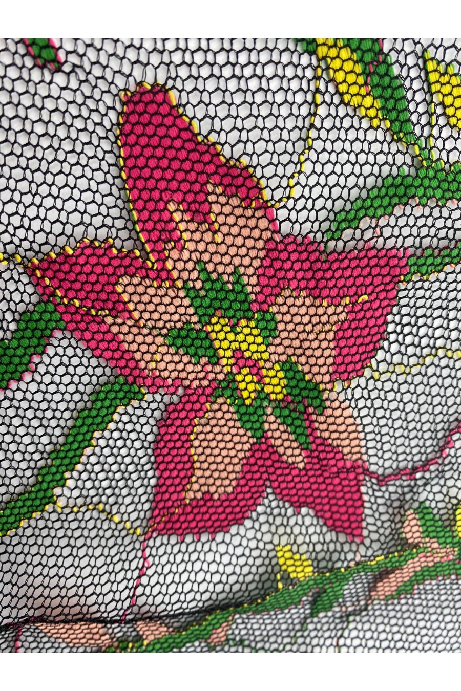 Pembe-Renkli Naylon Polyester Dantel - Siyah Zemin