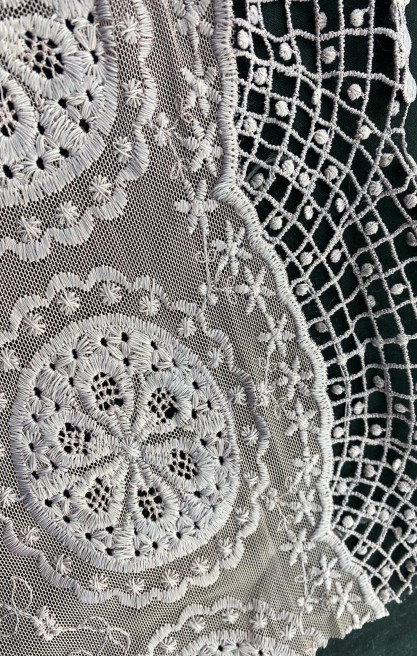 Soğan Renkli Mat Tül Üzeri Polyester Brode