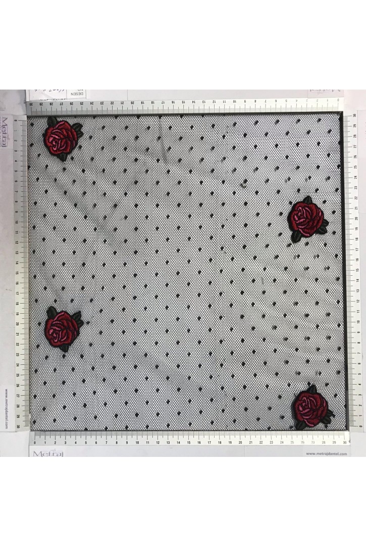 Siyah Zemin Üzeri Pembe-Kırmızı Çiçekli Nakışlı Tül Kumaş, 150 cm