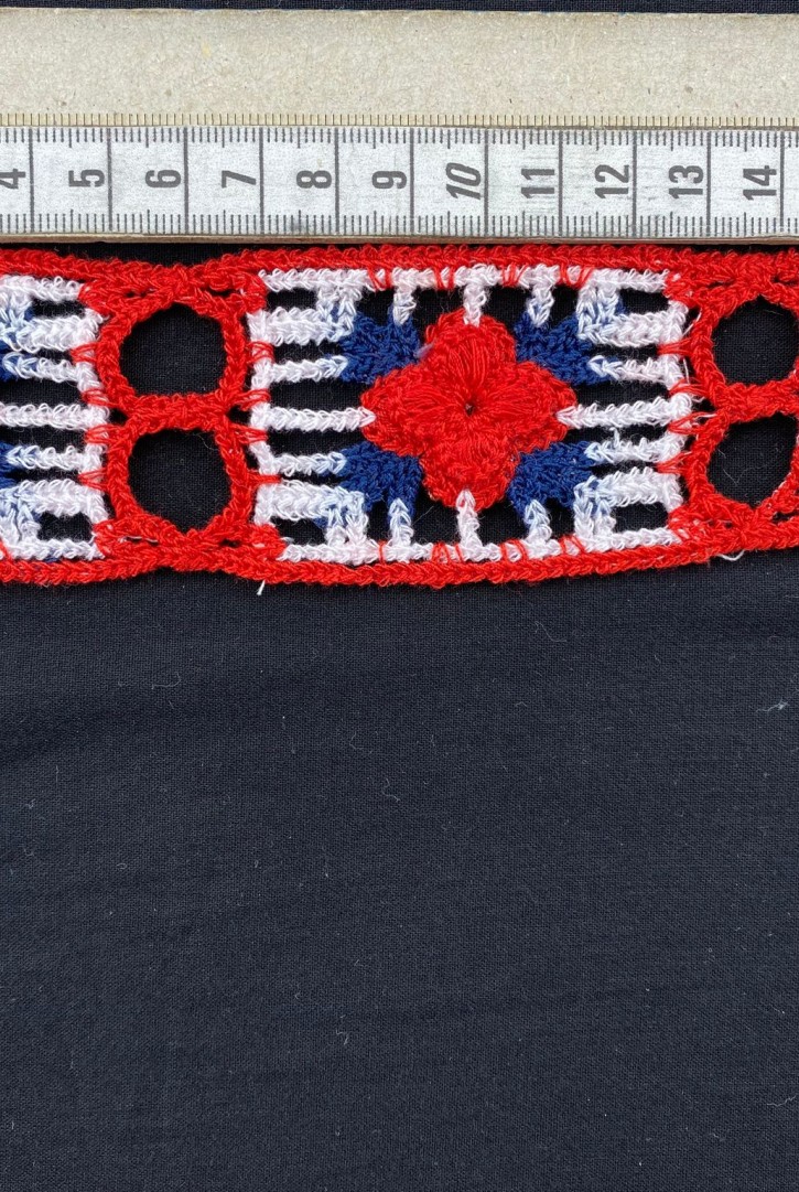 Kırmızı-Beyaz-Laci Tığ İşi Bant, 4.5 cm