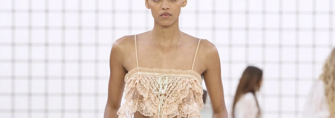 عرض أزياء SS25 Chloé وتطابق منتجات Leras