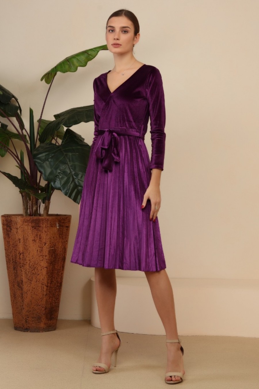 10218 Kadın Anvelop Yakalı Kadife Elbise