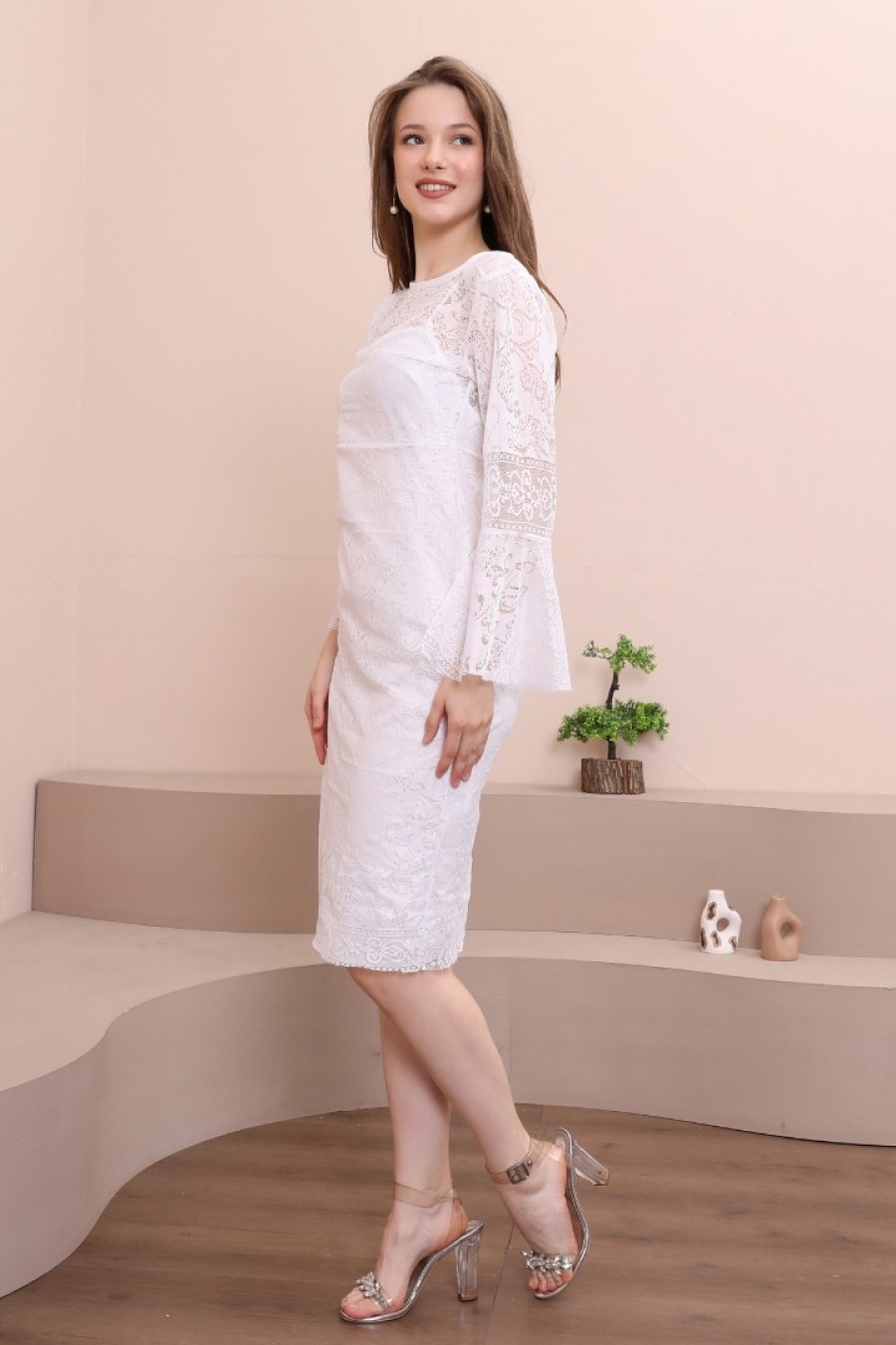 Women's Long Handkerchief Sleeve Lace Dress