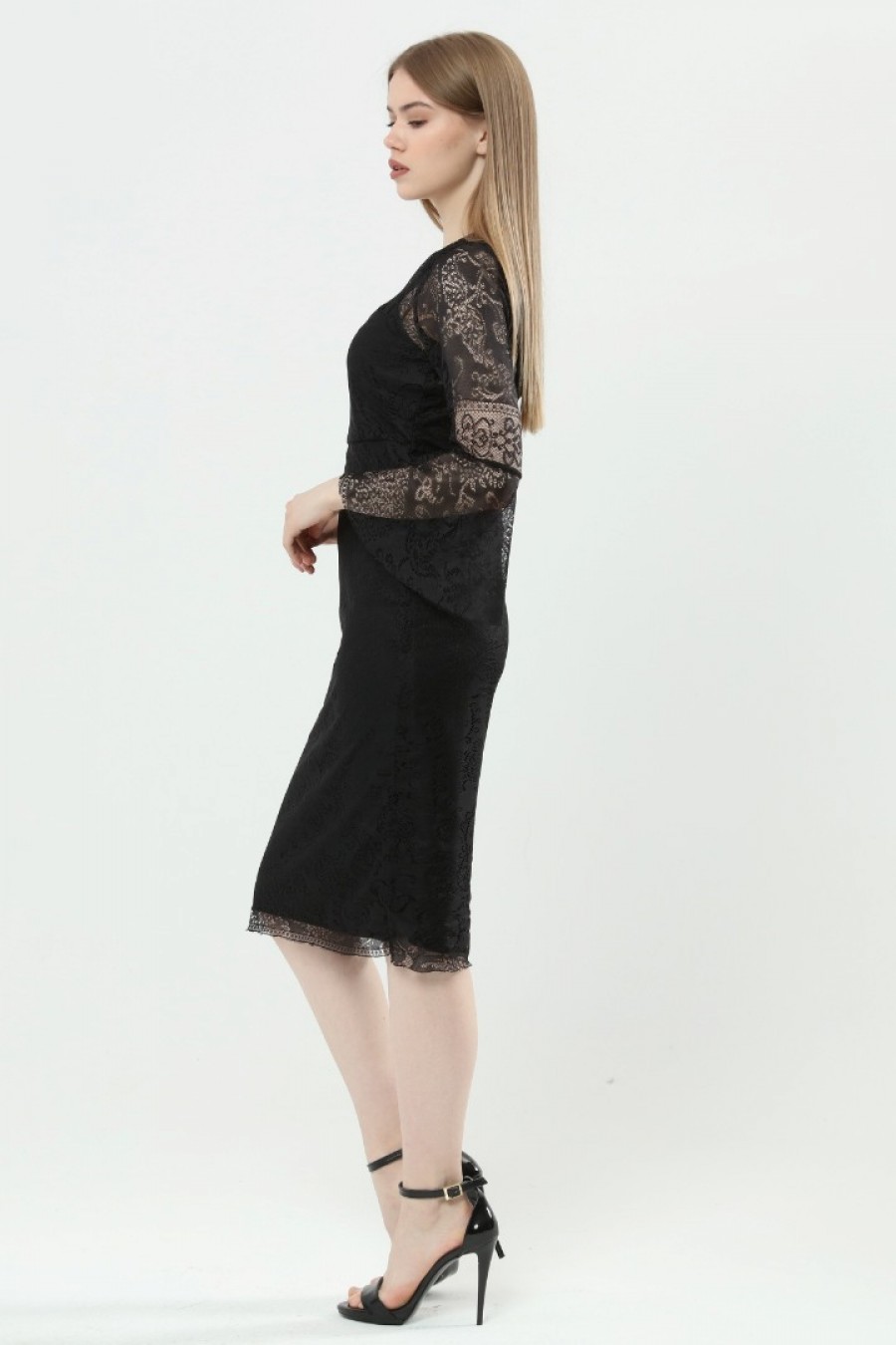 Women's Long Handkerchief Sleeve Lace Dress