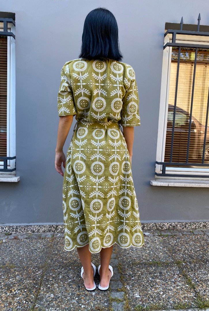 Kadın Önü Patlı Nakışlı Gömlek Elbise