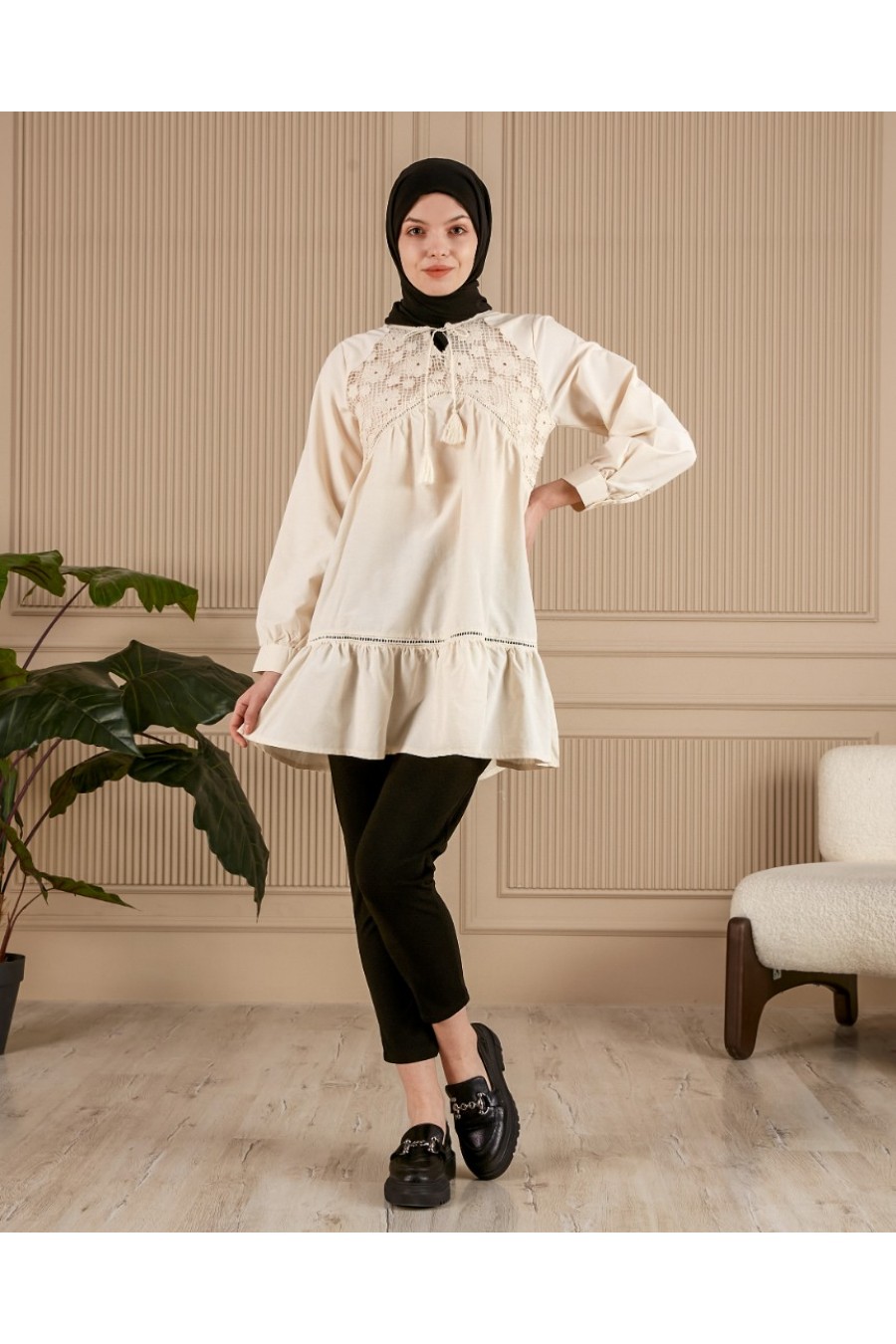17954 DANTEL YAKA DETAYLI PÜSKÜLLÜ TUNİK