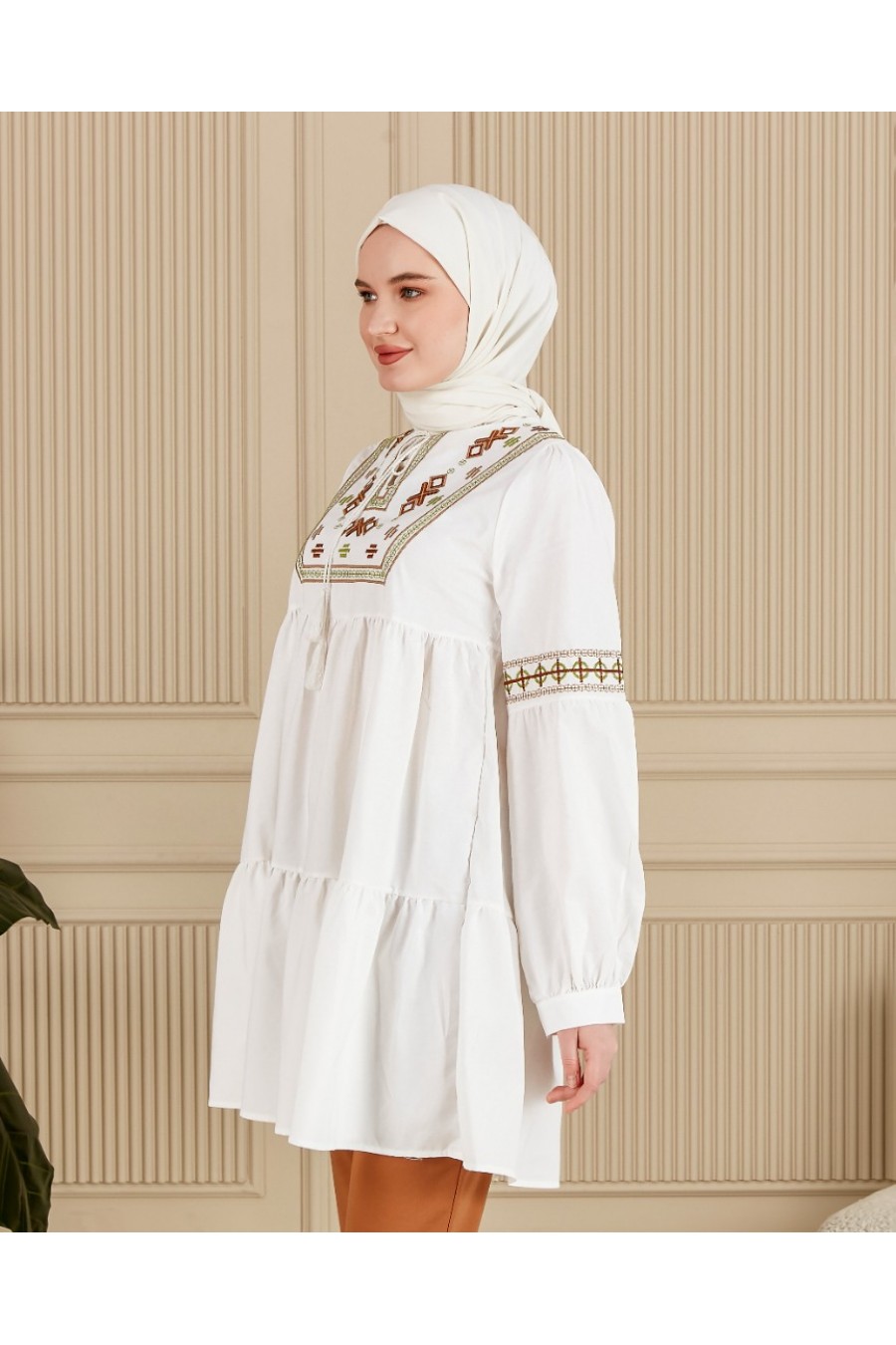 18202  HAZIR GİYİM/TUNİK/KASAR ZEMİN/ORJİNAL NAKIŞ/M