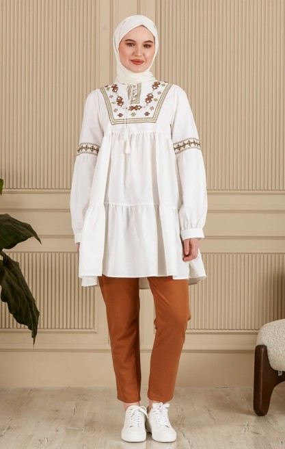 NAKIŞLI DETAYLI PÜSKÜLLÜ TUNİK