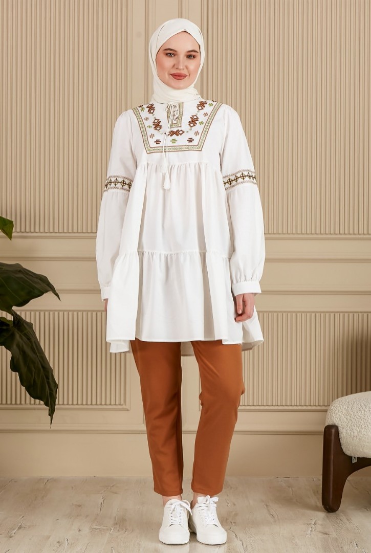 NAKIŞLI DETAYLI PÜSKÜLLÜ TUNİK