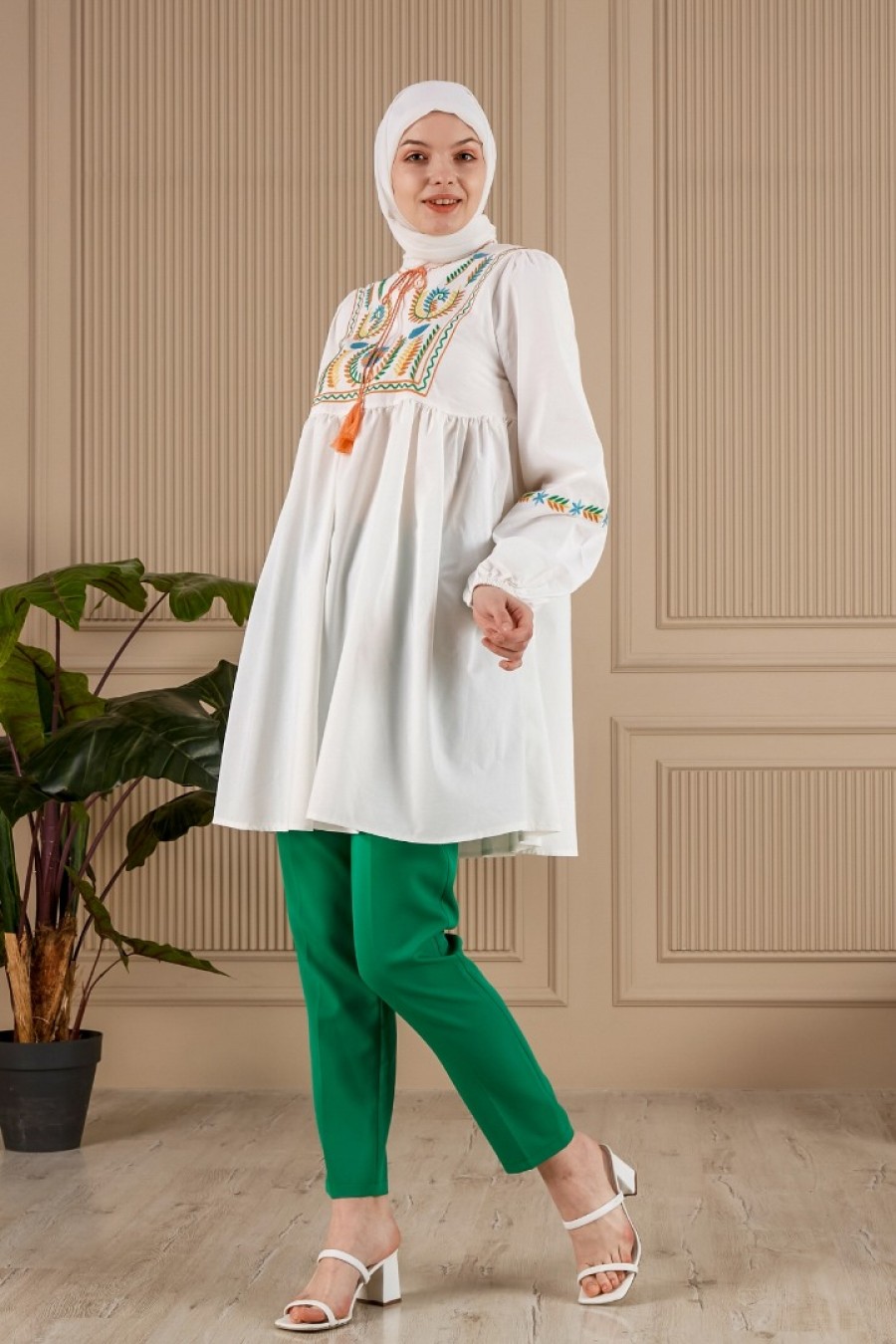 18211 NAKIŞLI PÜSKÜL DETAYLI TUNİK