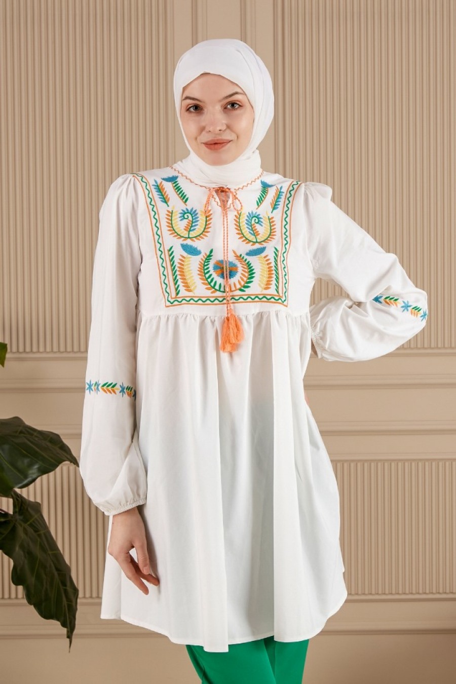 18211 NAKIŞLI PÜSKÜL DETAYLI TUNİK