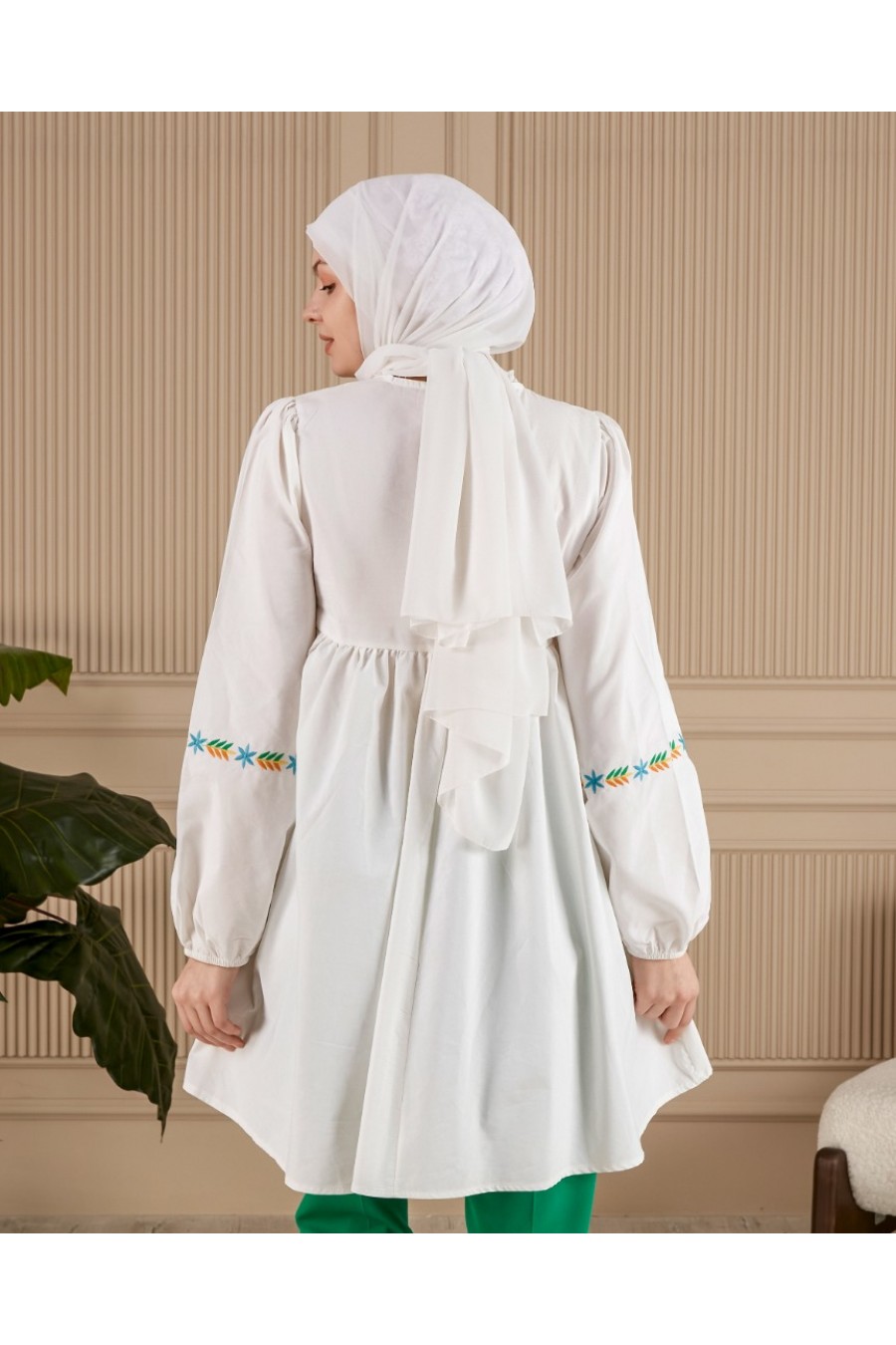 18211 NAKIŞLI PÜSKÜL DETAYLI TUNİK