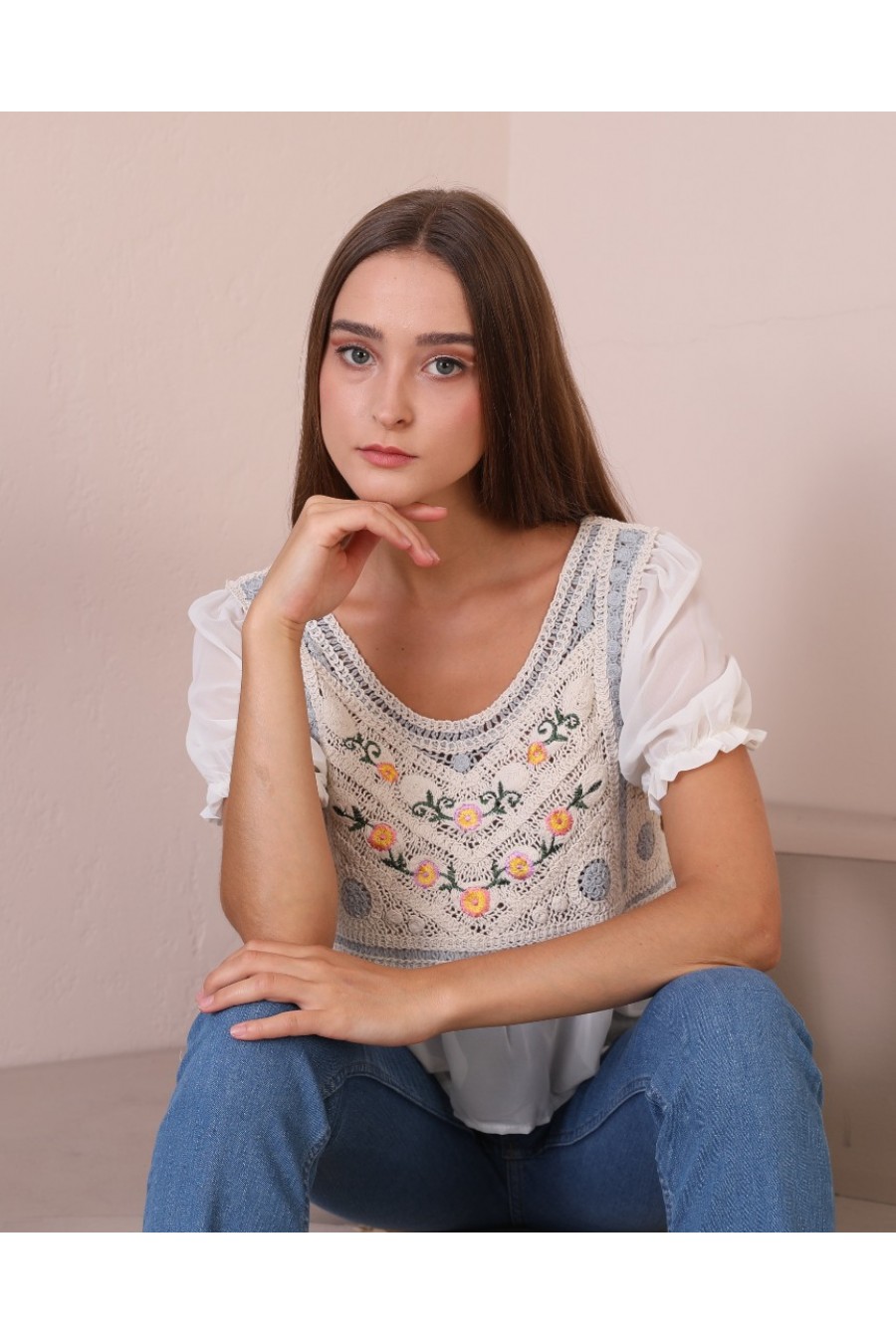 Kadın Derin Yuvarlak Yakalı Tığ İşlemeli Bluz