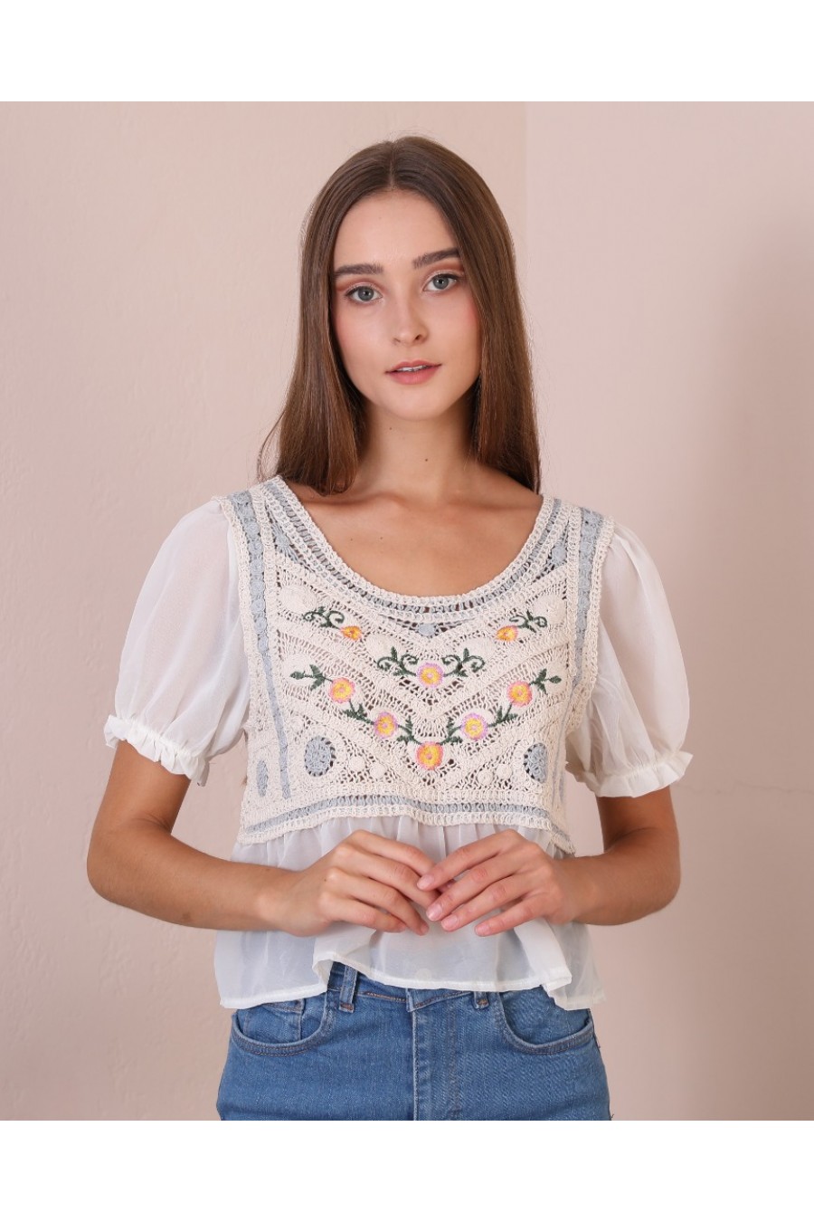 Kadın Derin Yuvarlak Yakalı Tığ İşlemeli Bluz