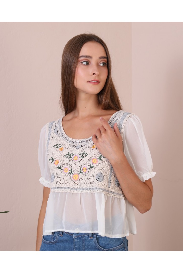 Kadın Derin Yuvarlak Yakalı Tığ İşlemeli Bluz Kadın Derin Yuvarlak Yakalı Tığ İşlemeli Bluz