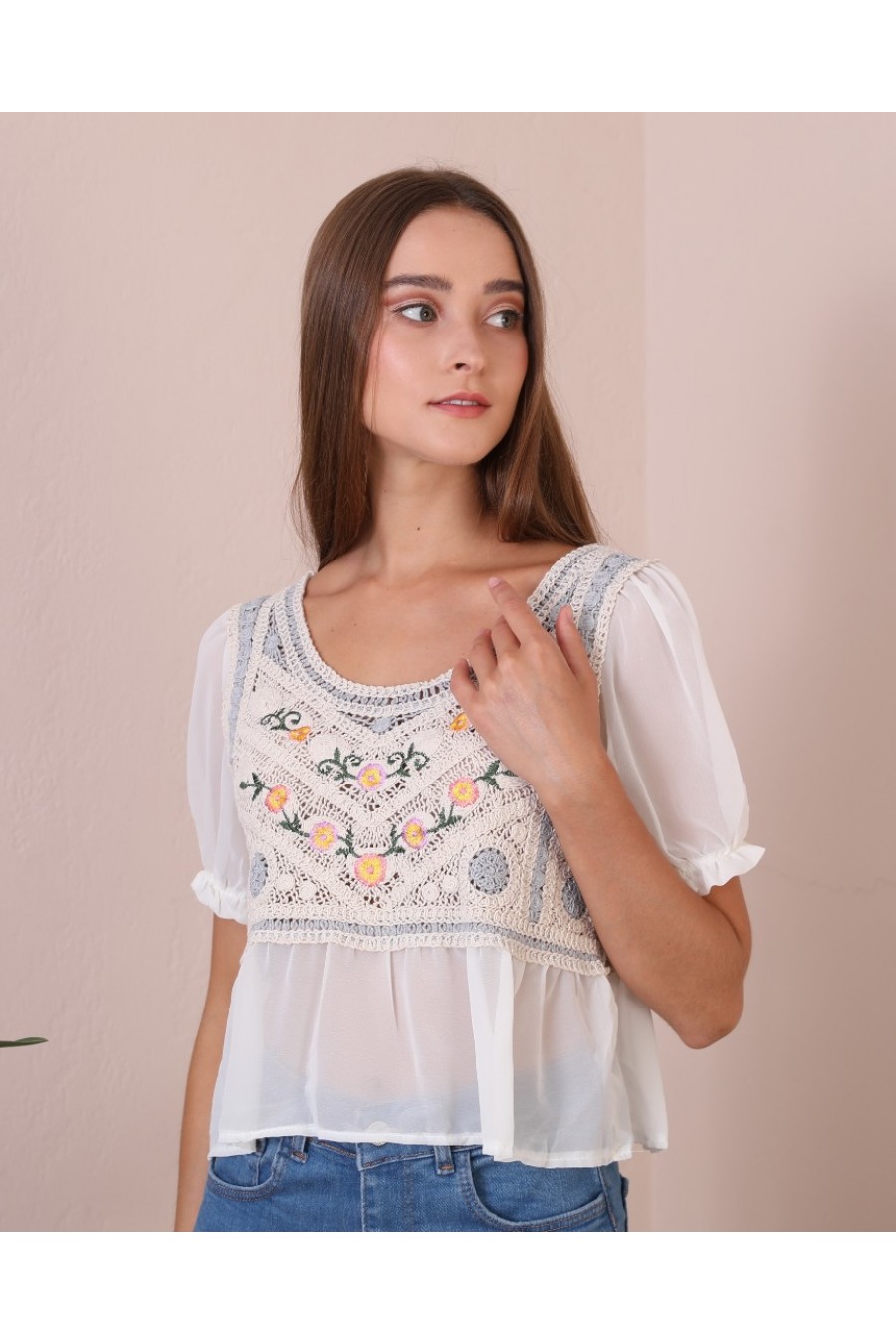 Kadın Derin Yuvarlak Yakalı Tığ İşlemeli Bluz