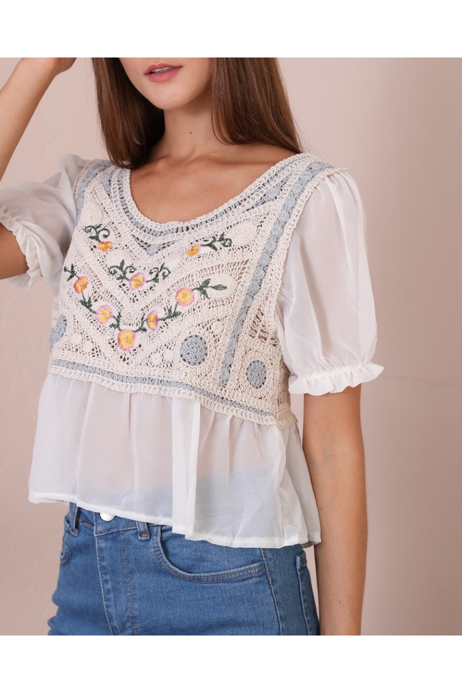 Kadın Derin Yuvarlak Yakalı Tığ İşlemeli Bluz