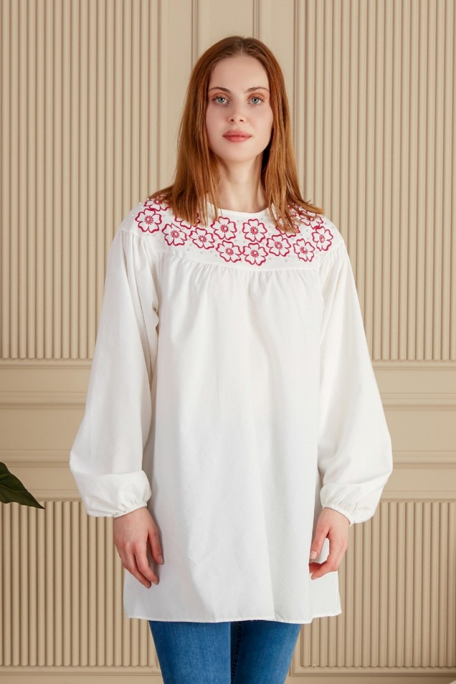 18231 Kadın Yakası Çiçek Nakışlı Tunik