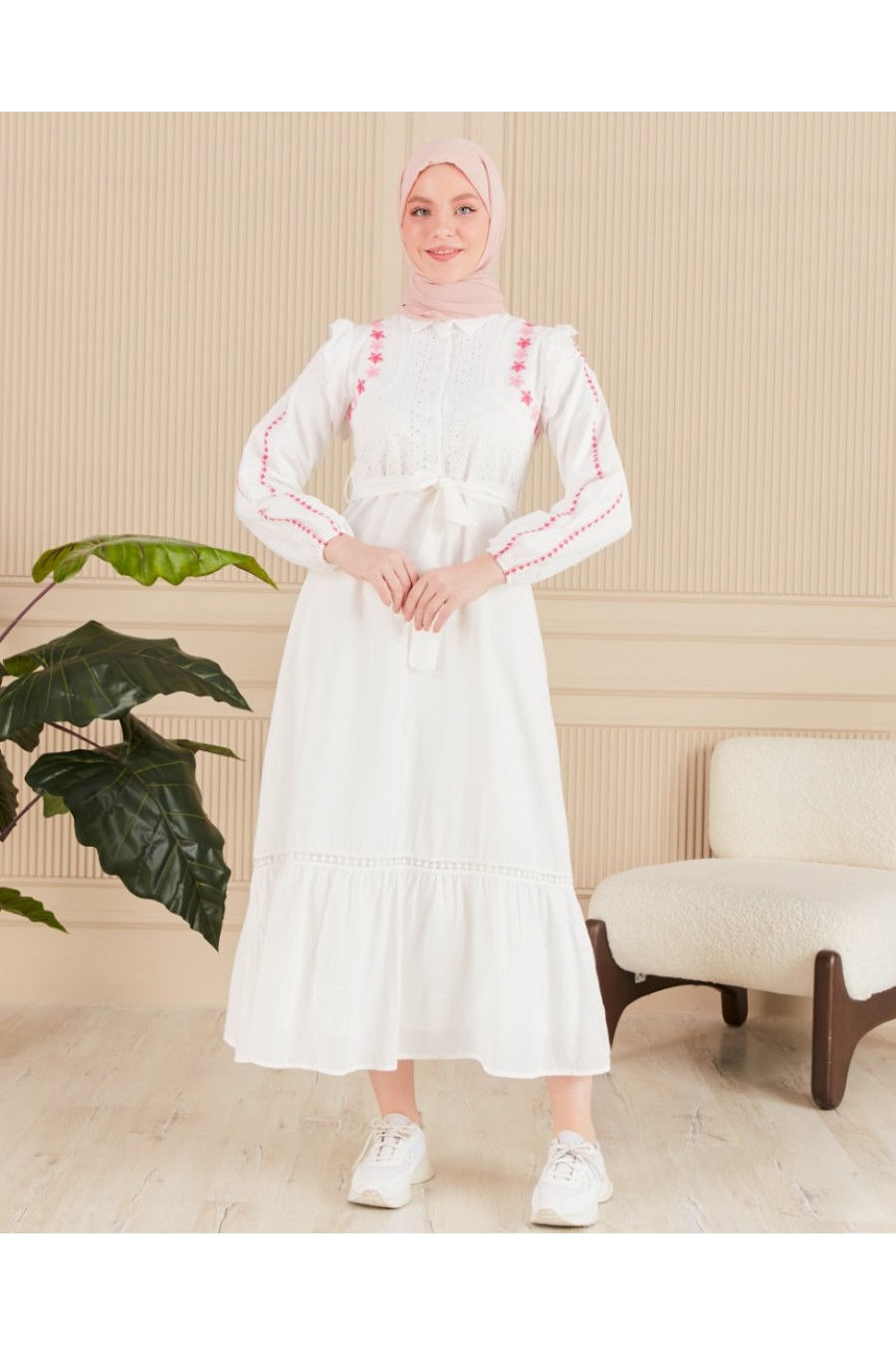 18240 Kadın Omuzları Çiçek Nakışlı Elbise