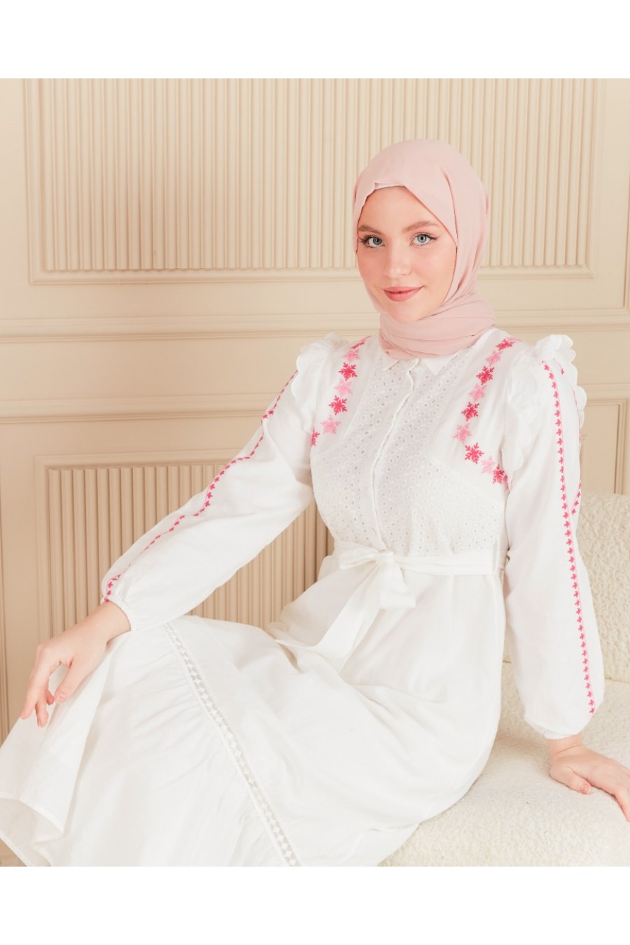 18240 Kadın Omuzları Çiçek Nakışlı Elbise