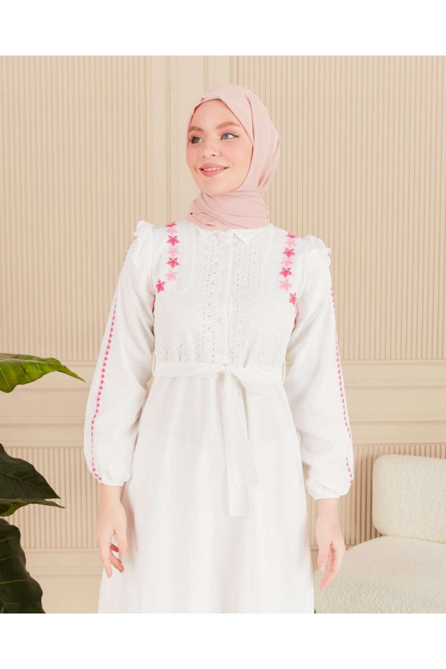 18240 Kadın Omuzları Çiçek Nakışlı Elbise