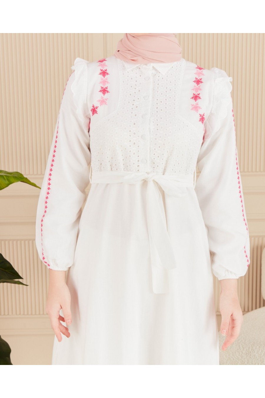 18240 Kadın Omuzları Çiçek Nakışlı Elbise