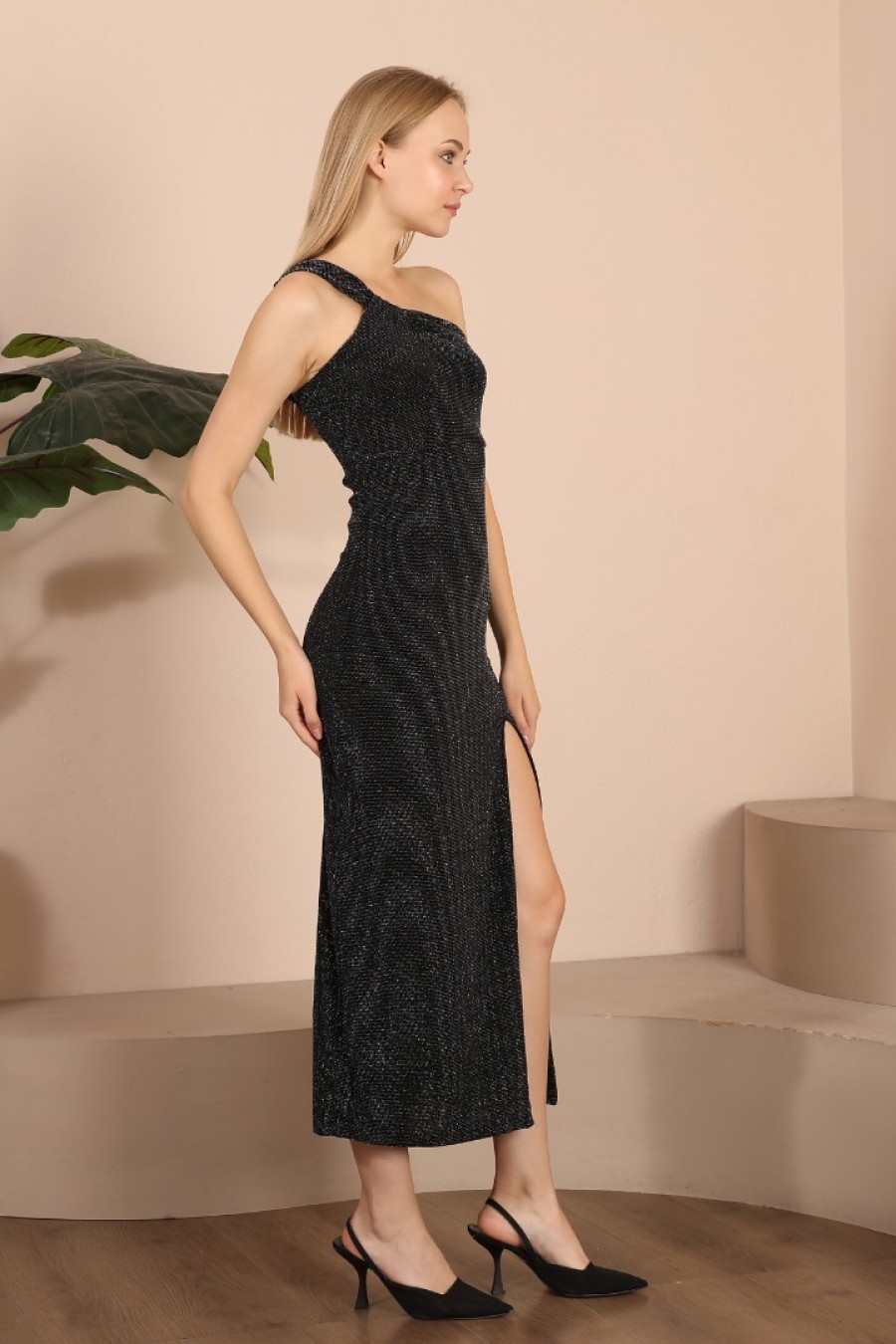 Kadın Tek Omuz Askılı Şık Elbise