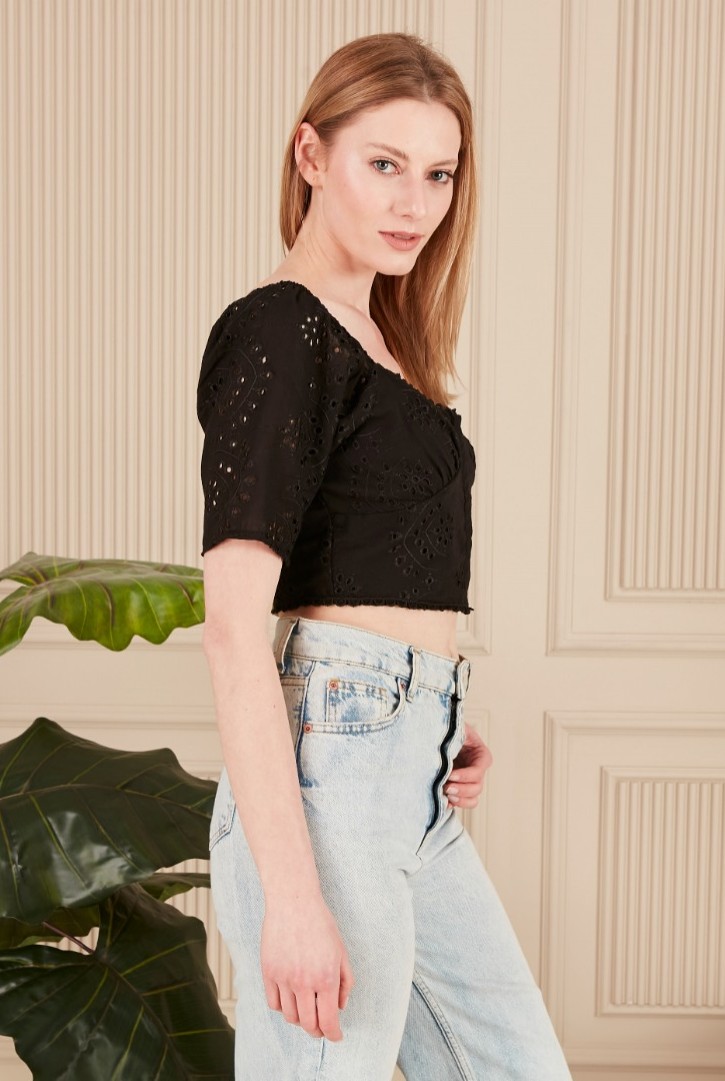 BRODE AGRAF DETAYLI KISA BLUZ