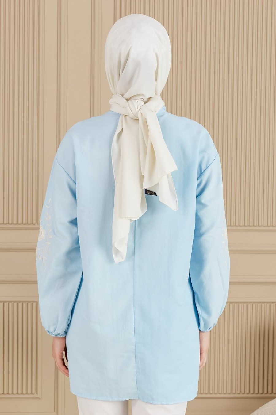 19257 NAKIŞ DETAYLI BALON KOL TUNİK