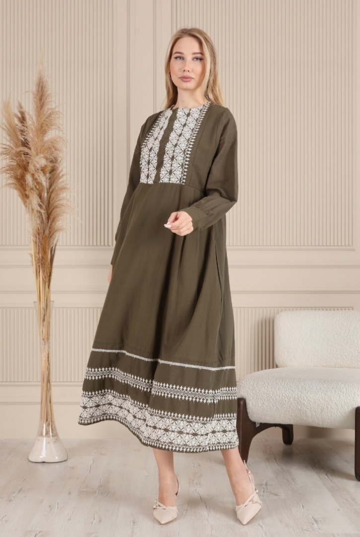 NAKIŞLI UZUN KOLLU MAXİ ELBİSE