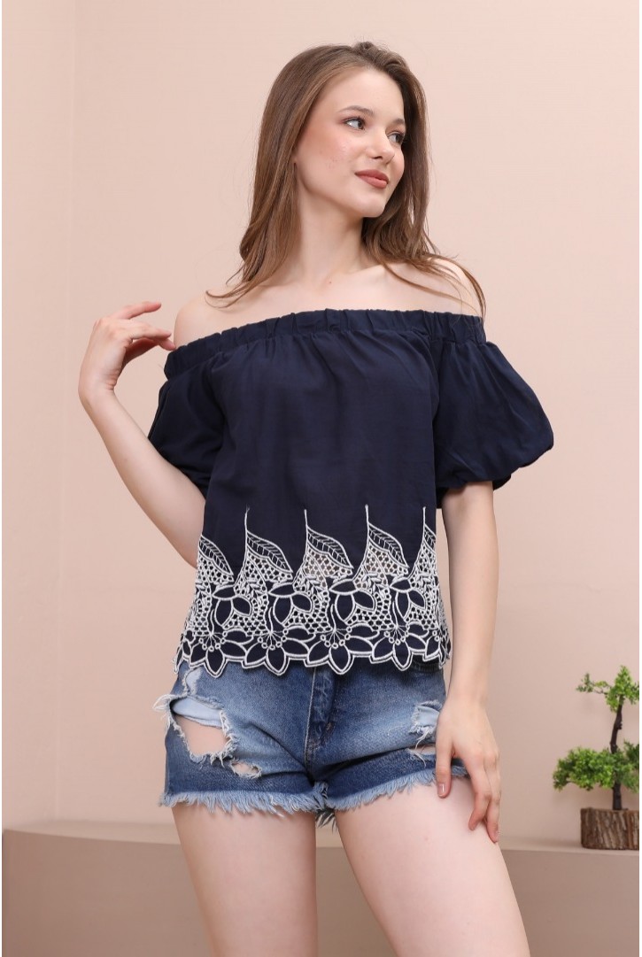 Kadın Madonna Yakalı Crop Bluz