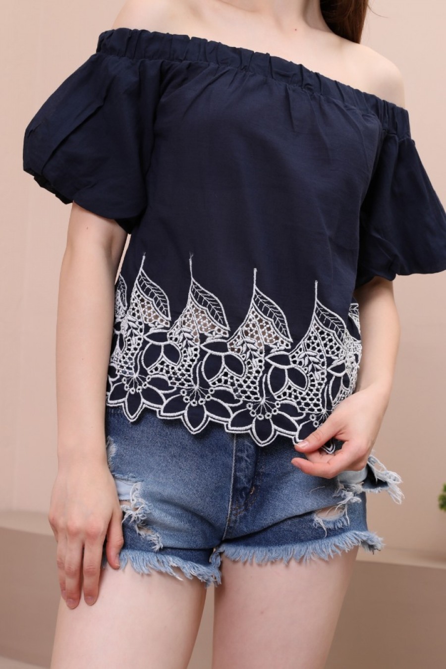 9791 Kadın Madonna Yakalı Crop Bluz