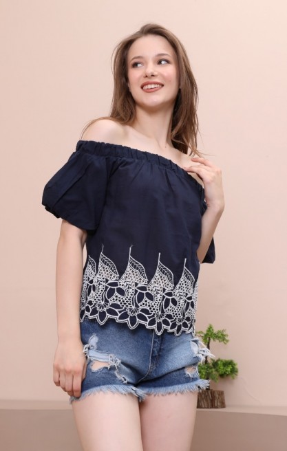 Kadın Madonna Yakalı Crop Bluz