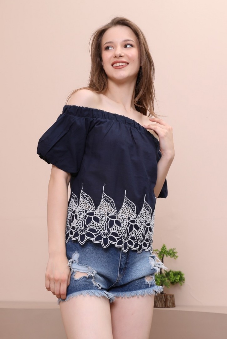 Kadın Madonna Yakalı Crop Bluz