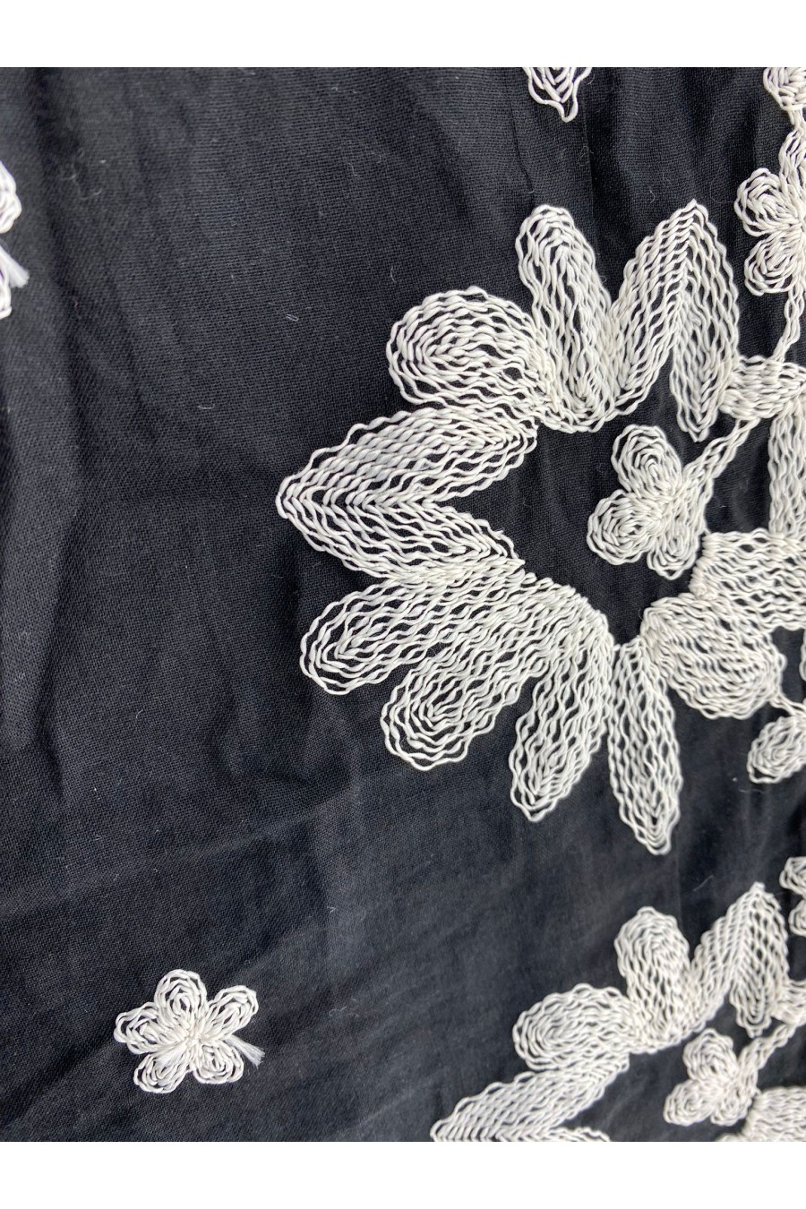 8428-METRE Siyah Zemin Krem İpli Vual Brode Bant