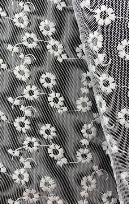 Beyaz Pamuk Polyester Tül Üzeri Brode