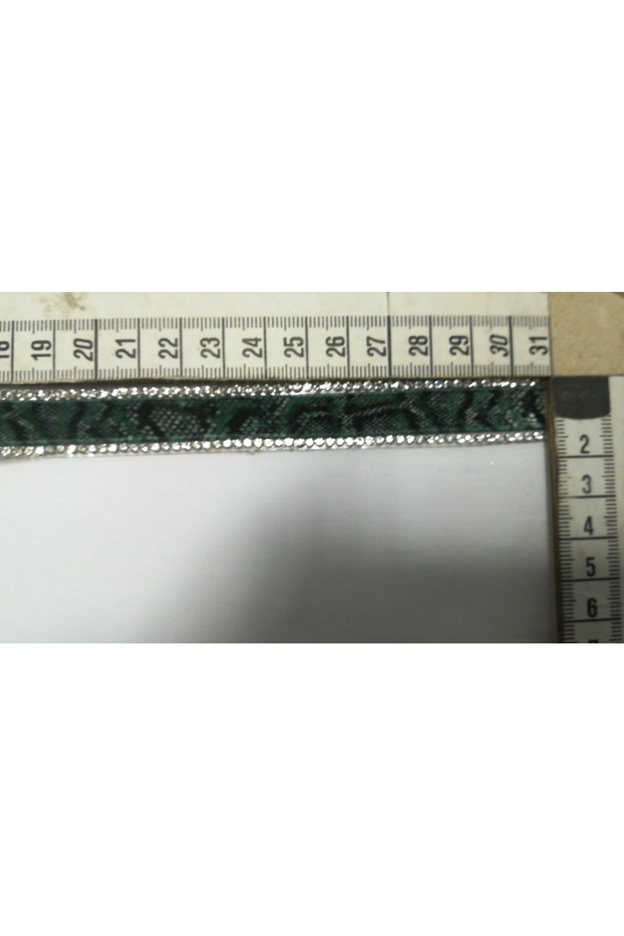 9199-METRE 1,5 cm Yeşil-Siyah Taşlı Piton Kadife Şerit