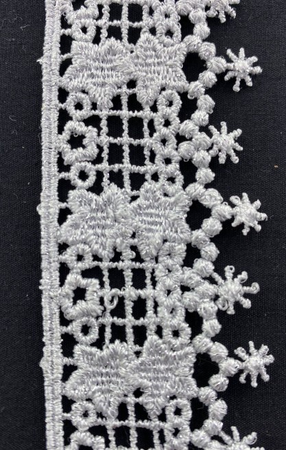 4 cm Genişliğinde Gümüş Renkli Lurex İşlemeli Güpür Bant