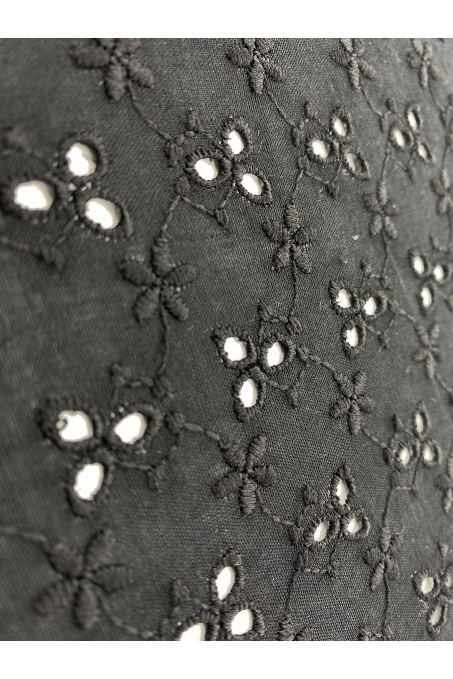 Siyah Pamuk Polyester Brode – Bohrerli Kumaş